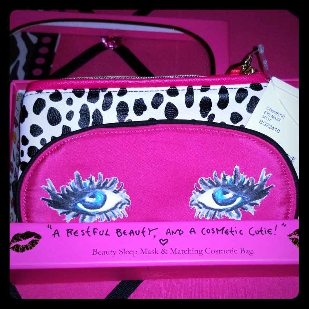 Betsey Johnson restful beauty & cosmetic cutie
